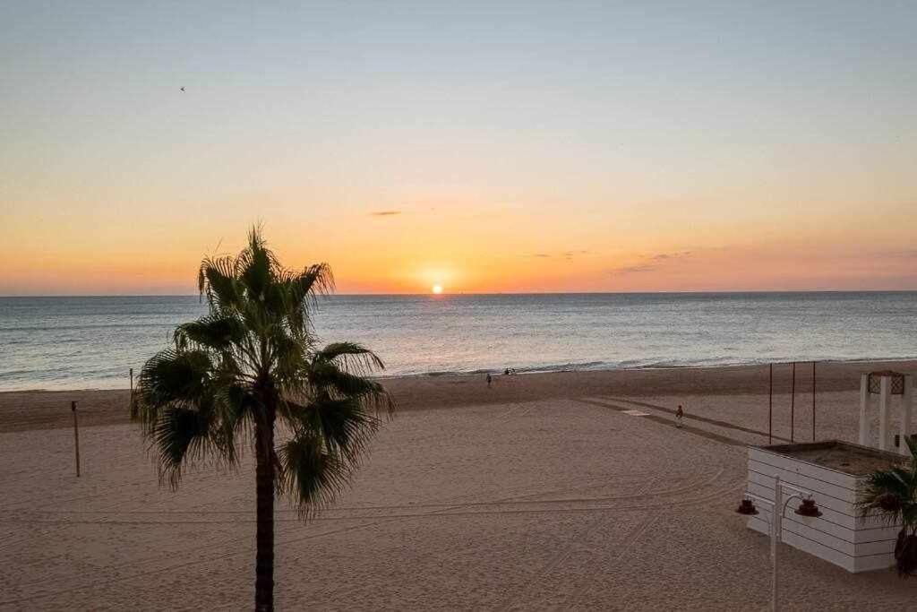 Preciado Apartamento Con Vistas Frontales Al Mar كاديز المظهر الخارجي الصورة